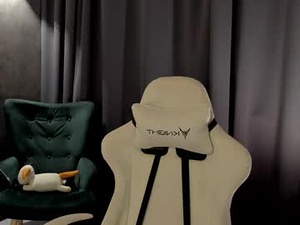 Screenshot from jennali1 webcams