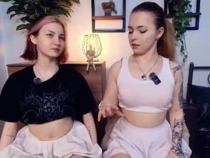 Screenshot from jennysmoneferro webcams