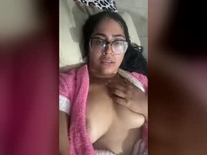 Screenshot from jessyivonne webcams