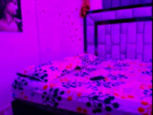 Screenshot from jhon_y_angela webcams