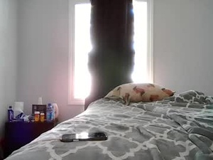 Screenshot from joie_the_monster webcams