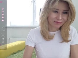 Screenshot from jolie_ozolla webcams