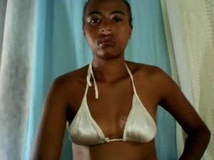 Screenshot from jonela012 webcams