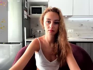 Screenshot from juliastar41 webcams