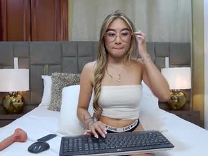 Screenshot from juliet_scott webcams