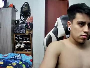 Screenshot from julius_420pgl webcams