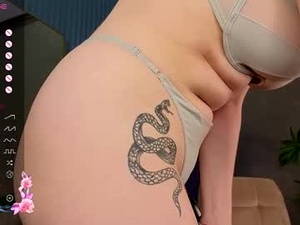 Screenshot from justmeand_you webcams