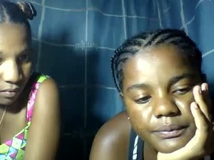 Screenshot from juvanie98 webcams