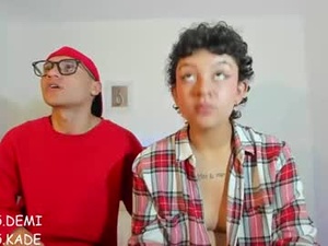Screenshot from kade_demi webcams