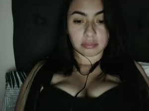 Screenshot from karlagiraldo140 webcams