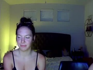 Screenshot from karmen_k webcams
