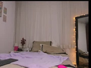 Screenshot from katyroussex_ webcams