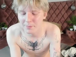 Screenshot from kevinm1lky webcams