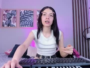 Screenshot from kiitty_loove_ webcams