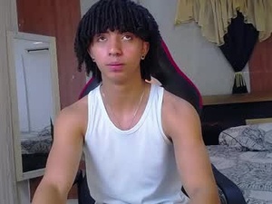 Screenshot from kim_curly_ webcams