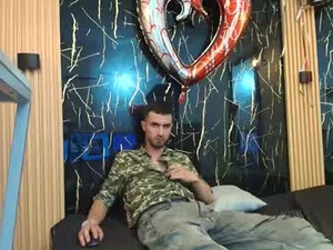 Screenshot from kingoftemptation webcams