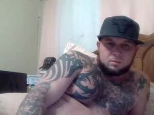 Screenshot from kingpain2021 webcams