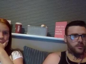 Screenshot from kinkycouple382541 webcams