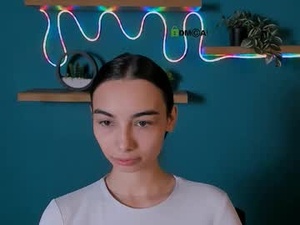 Screenshot from kira_light__ webcams