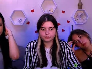 Screenshot from kira_melt webcams