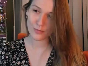 Screenshot from kiragold_ webcams