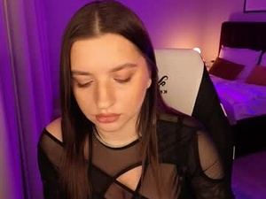 Screenshot from kirastorm_ webcams