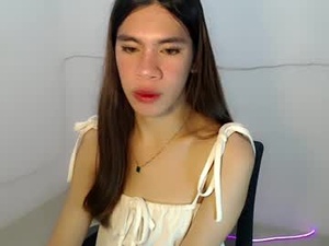 Screenshot from kitty_holly webcams