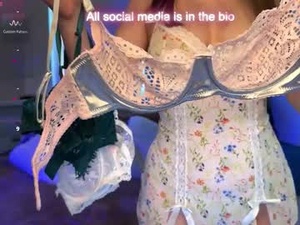Screenshot from kitty_kristy1 webcams