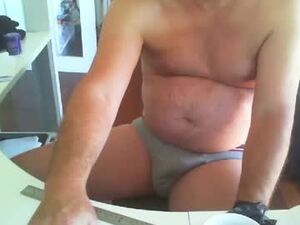 Screenshot from kiwiveloboy webcams