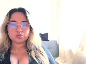 Screenshot from kloe__05 webcams