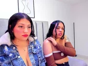 Screenshot from kyla_left webcams