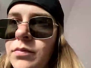 Screenshot from kylievega99 webcams