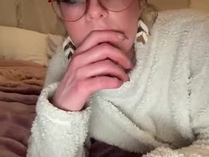 Screenshot from laceluxleather webcams