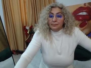 Screenshot from lady_dy4u webcams