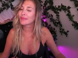 Screenshot from ladyylaura webcams