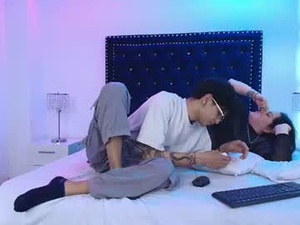 Screenshot from laia_and_sam webcams