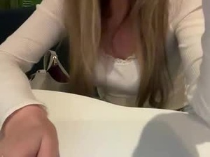 Screenshot from lanochka28 webcams