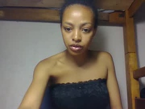 Screenshot from larah98 webcams