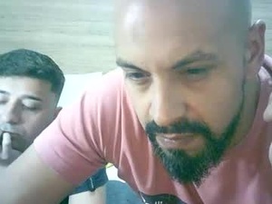 Screenshot from latingaycouple01 webcams