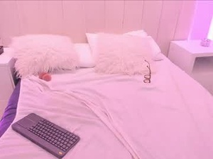 Screenshot from laura_scott_ webcams