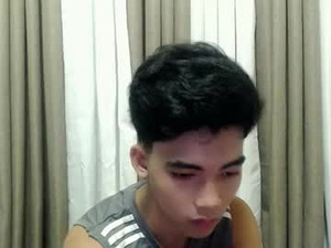 Screenshot from laurence_cuttieguyhere webcams