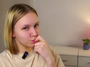 Screenshot from laurendarou webcams