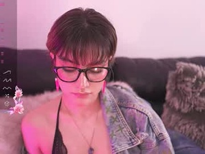 Screenshot from lia_mackenzie webcams