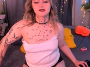Screenshot from liaa_shine webcams