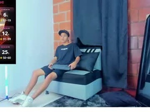 Screenshot from liam__jacob webcams