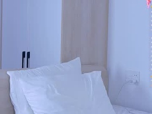 Screenshot from lianaughtybaker webcams