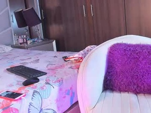 Screenshot from liarussell_ webcams