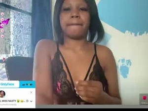 Screenshot from lil_momma422 webcams