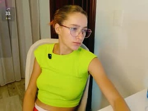 Screenshot from lil_sillk webcams