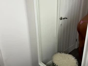 Screenshot from lilaxoxox webcams
